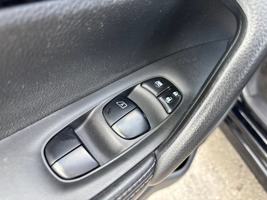 Used 2017 Nissan Rogue Sport SV w/ SV All-Weather Package AWD/4WD image 17