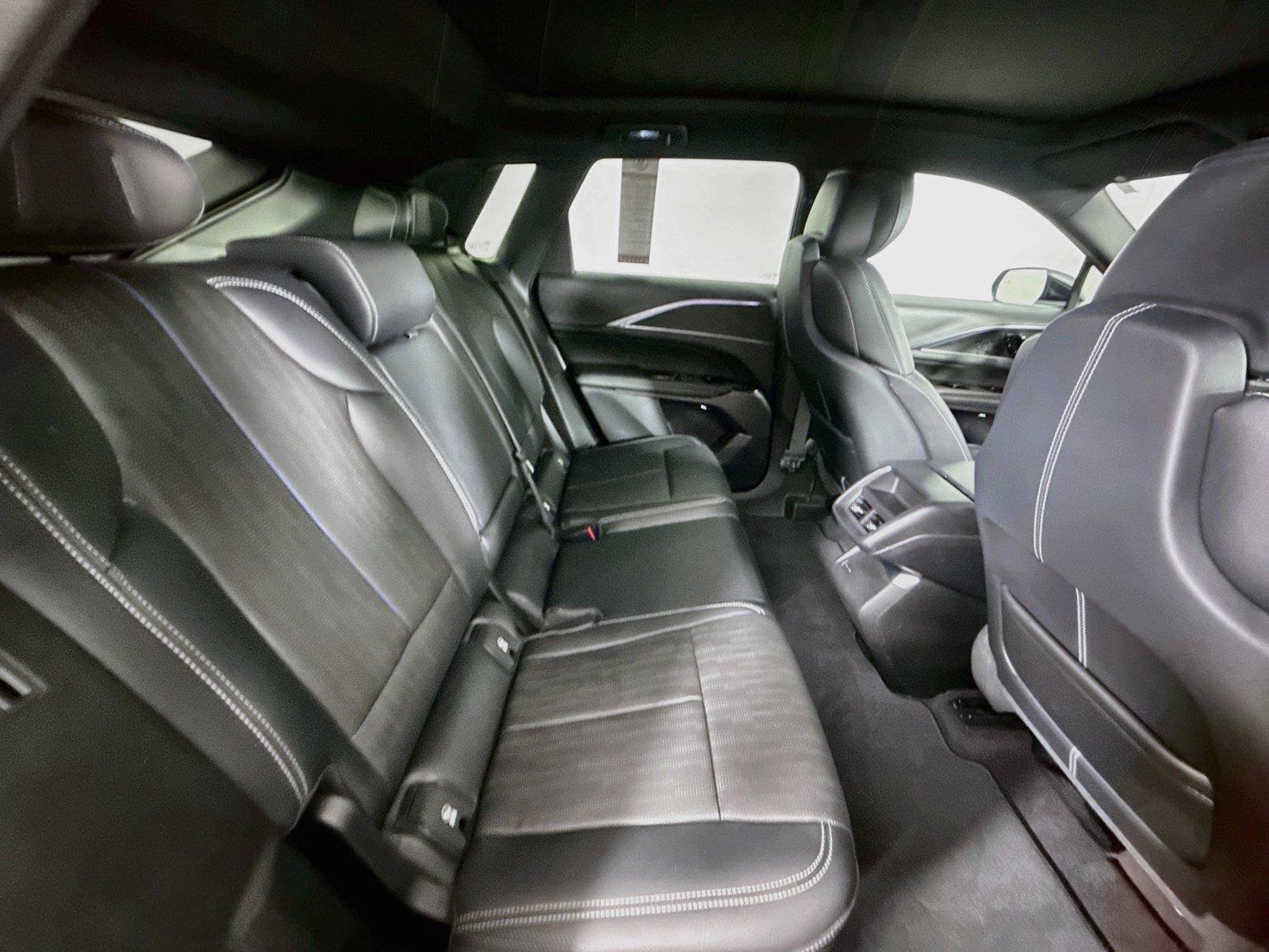 Used 2024 Cadillac Lyriq Luxury AWD/4WD image 45