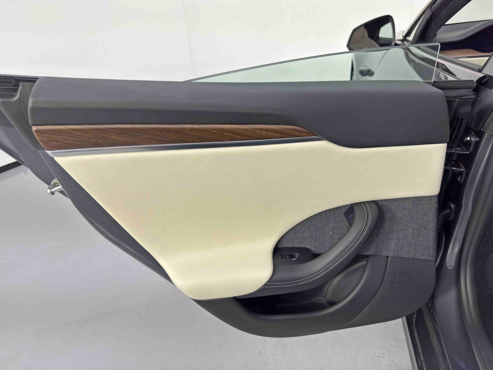 Used 2021 Tesla Model S Plaid image 42