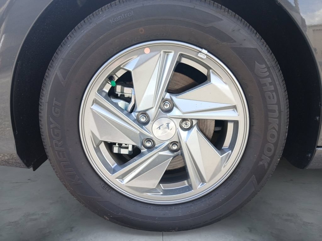 New 2026 Hyundai Elantra SE FWD image 14
