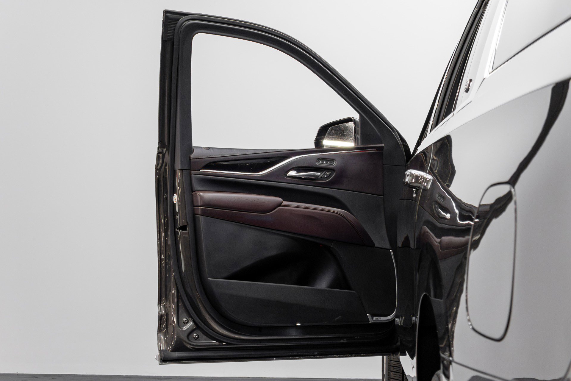 Used 2021 Cadillac Escalade ESV Premium Luxury Platinum w/ Heavy-Duty Trailer Package image 48