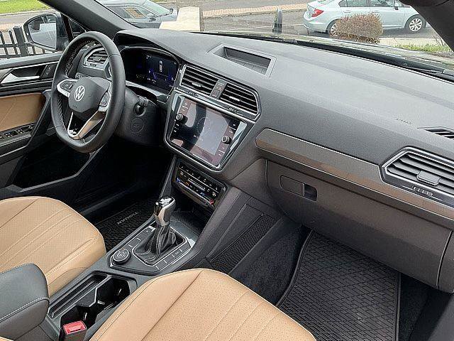 Used 2022 Volkswagen Tiguan SE AWD/4WD image 21