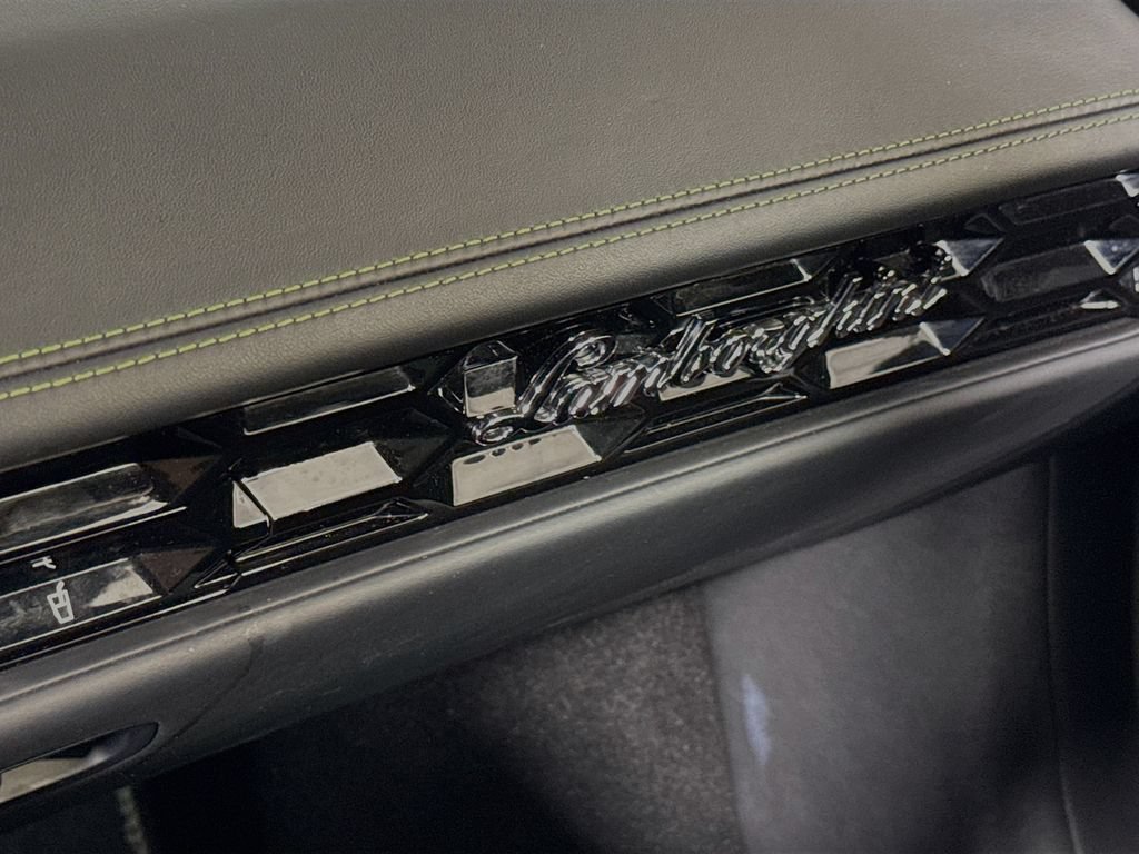 Used 2021 Lamborghini Huracan EVO RWD image 19