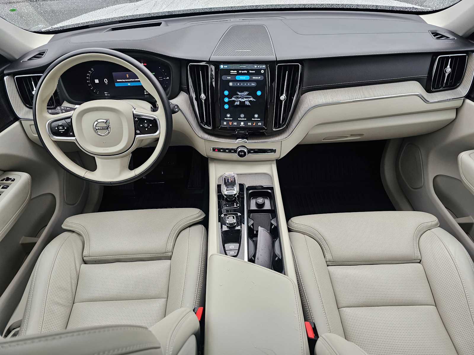 Certified 2023 Volvo XC60 T8 Ultimate w/ Climate Package image 21