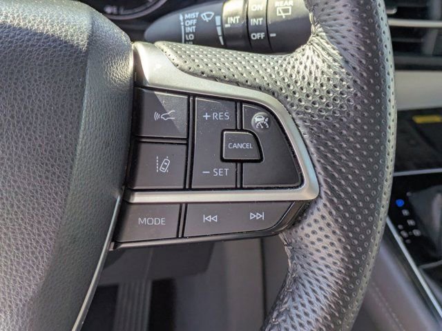 Used 2022 Toyota Sienna Limited image 24