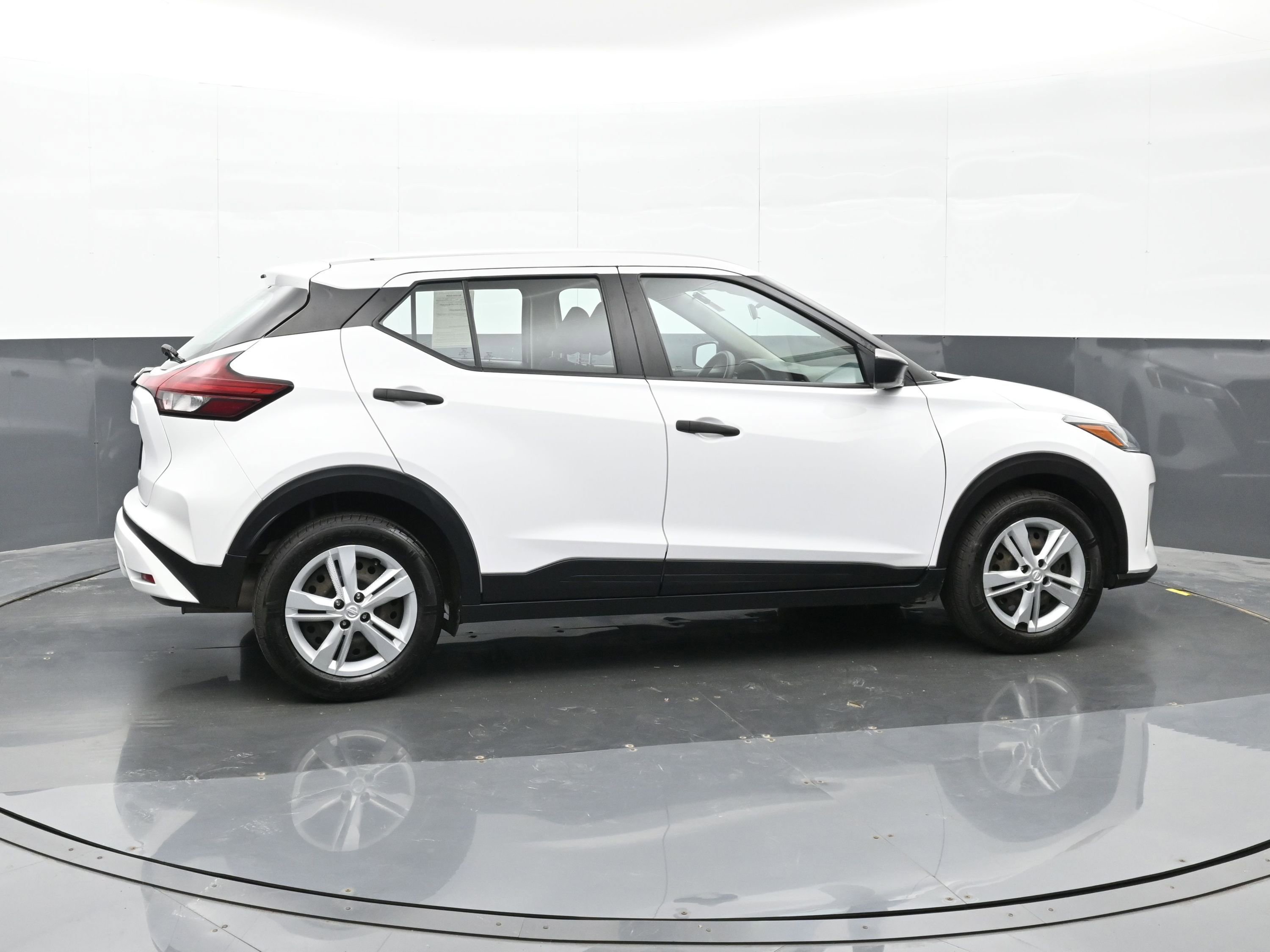 Used 2022 Nissan Kicks S FWD image 5