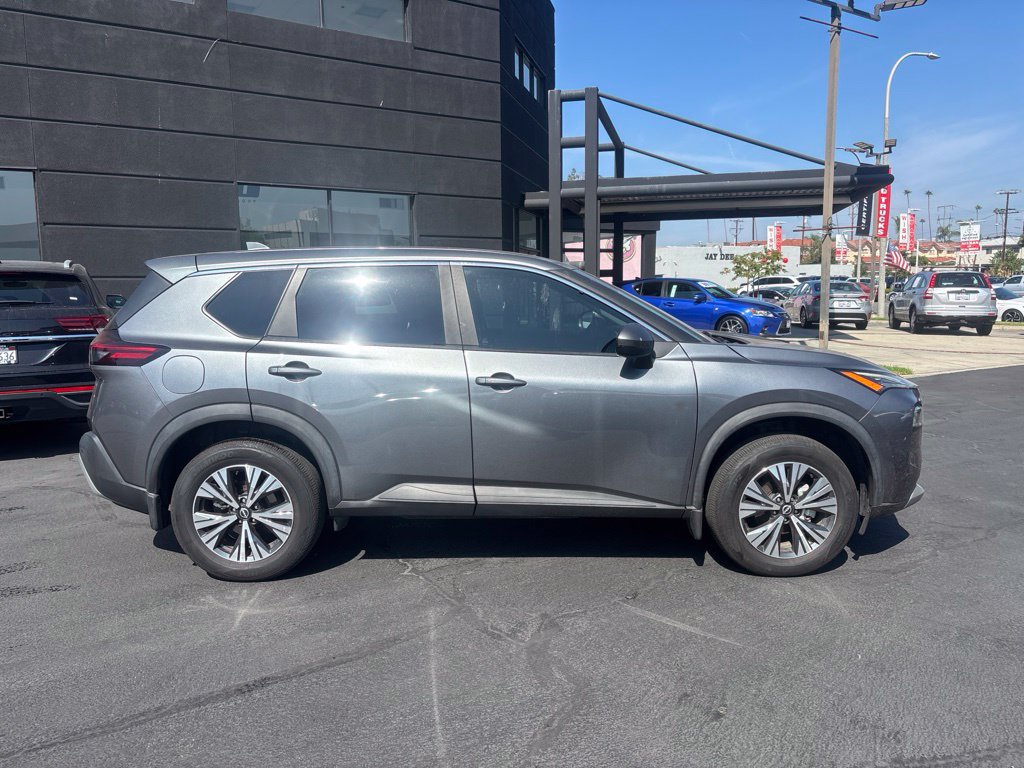 Used 2023 Nissan Rogue SV FWD image 3