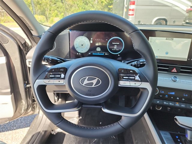 New 2025 Hyundai Elantra Limited image 25