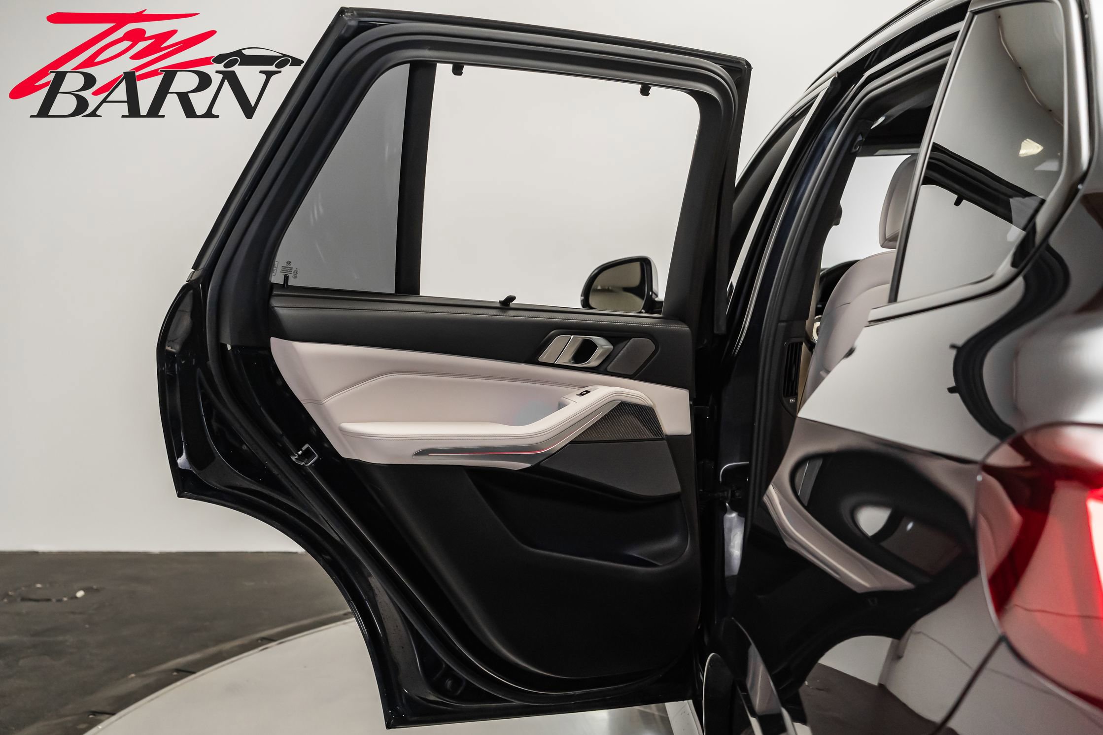 Used 2023 BMW X5 M50i w/ Executive Package image 49