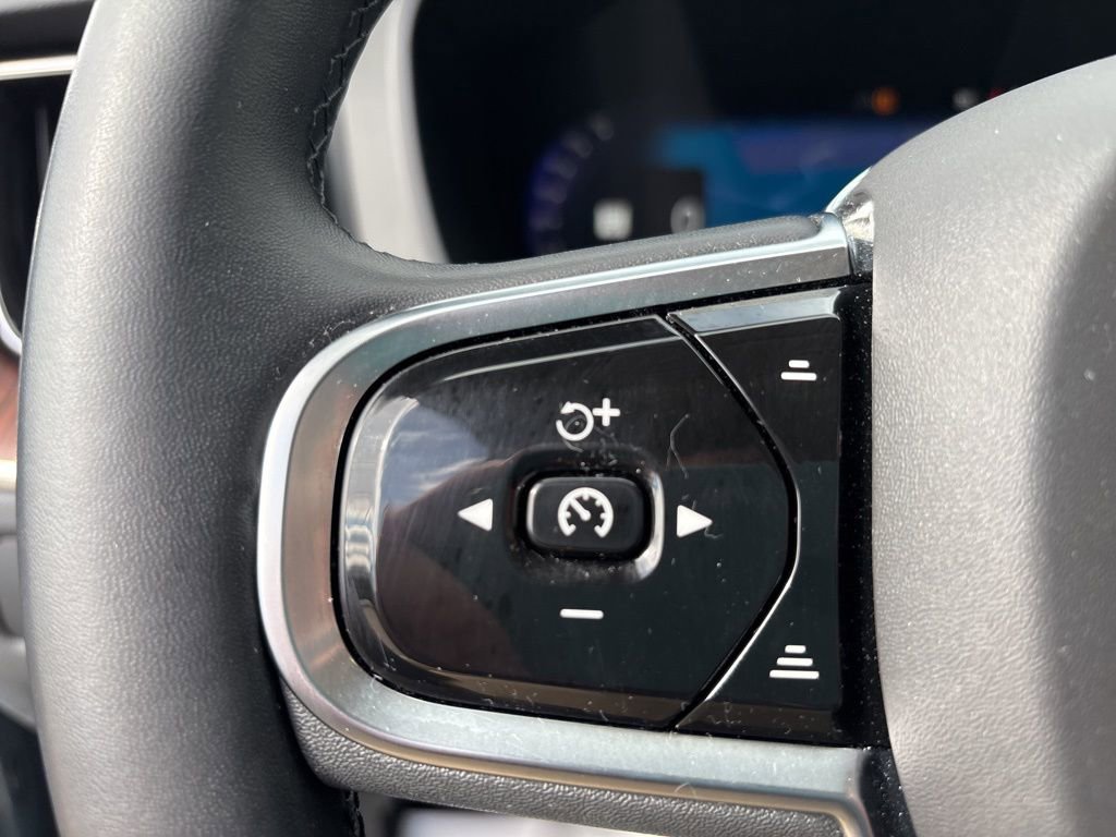 Certified 2023 Volvo XC60 B5 Plus w/ Climate Package image 21