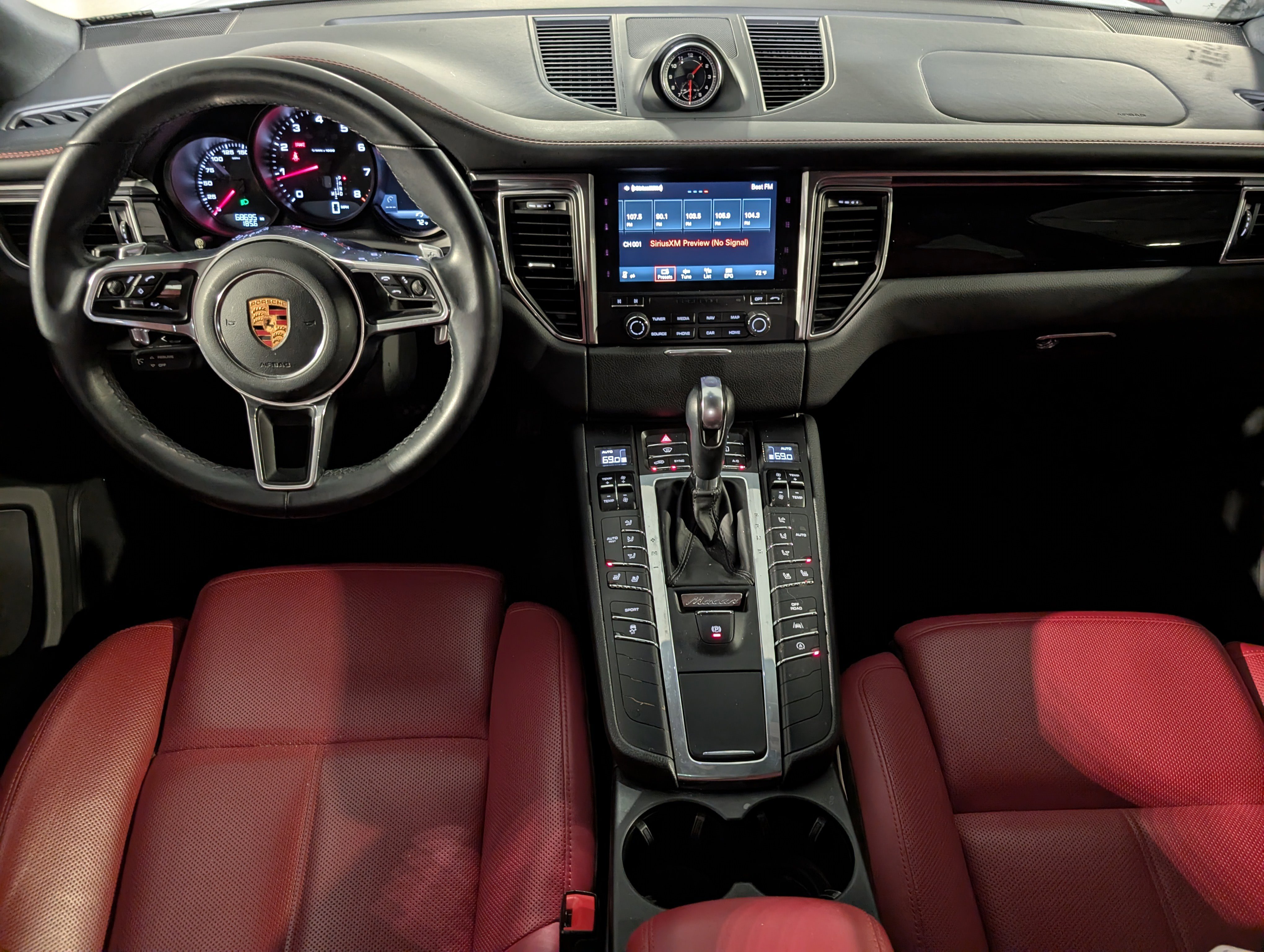 Certified 2018 Porsche Macan AWD/4WD image 7