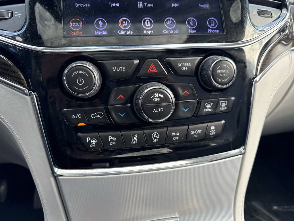 Used 2019 Jeep Grand Cherokee Summit AWD/4WD image 30