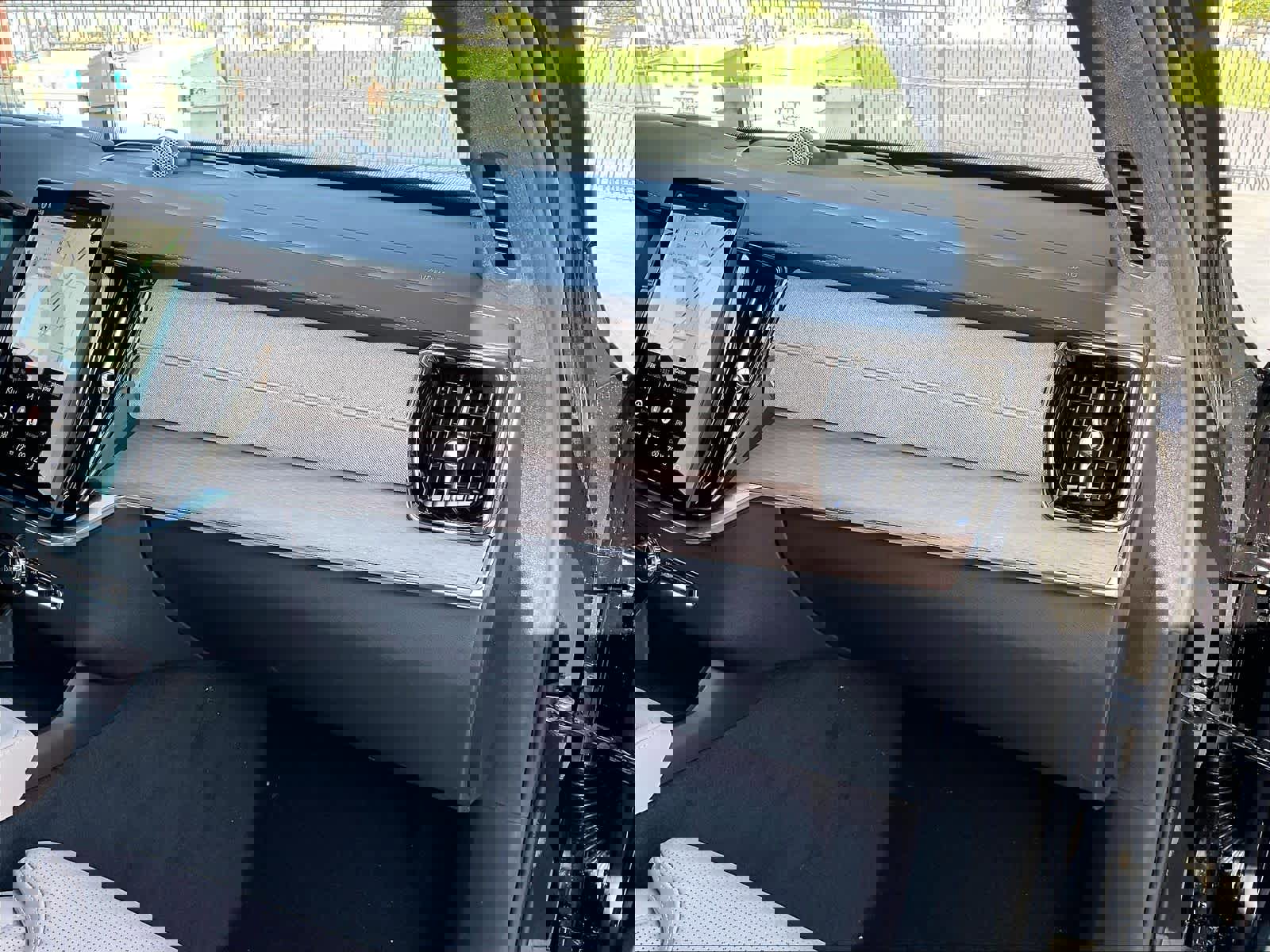 New 2026 Volvo XC90 T8 Ultra w/ Lounge Package image 29