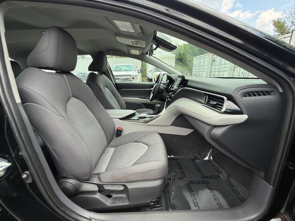 Used 2022 Toyota Camry LE FWD image 26