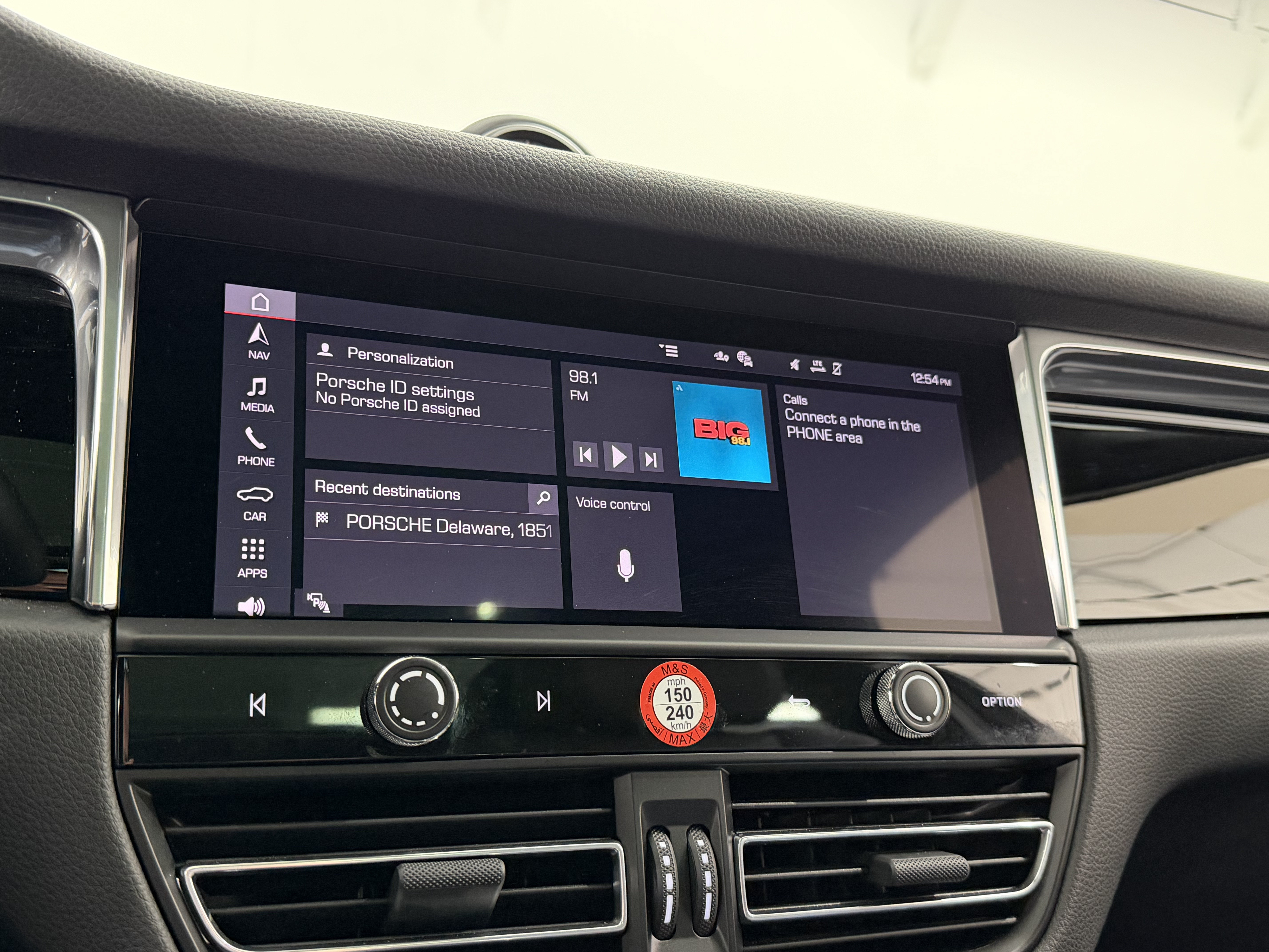 Certified 2025 Porsche Macan image 39
