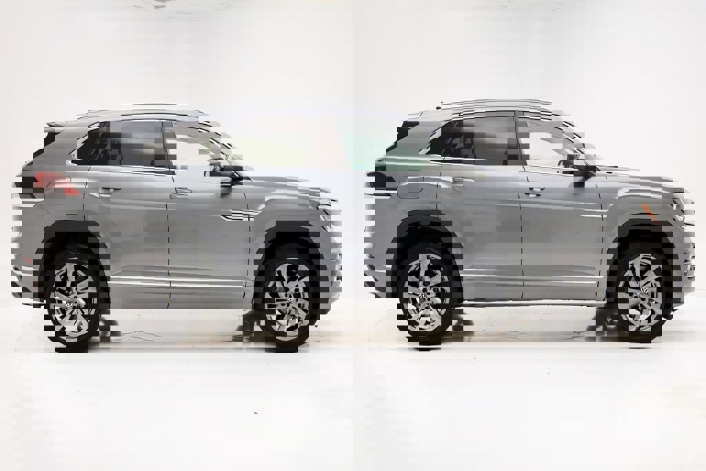 Used 2024 Volkswagen Atlas Cross Sport SEL R-Line image 3