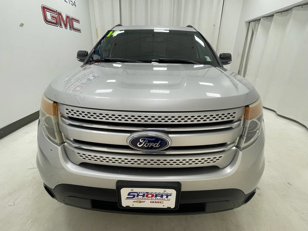 Used 2014 Ford Explorer XLT w/ Equipment Group 202A AWD/4WD image 2