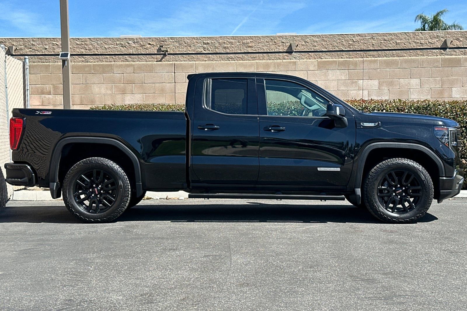 Used 2022 GMC Sierra 1500 Elevation w/ Preferred Package AWD/4WD image 3