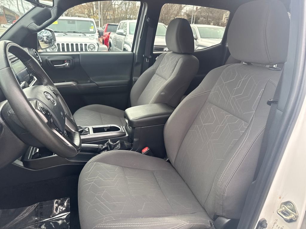 Used 2018 Toyota Tacoma TRD Sport w/ Technology Package image 16