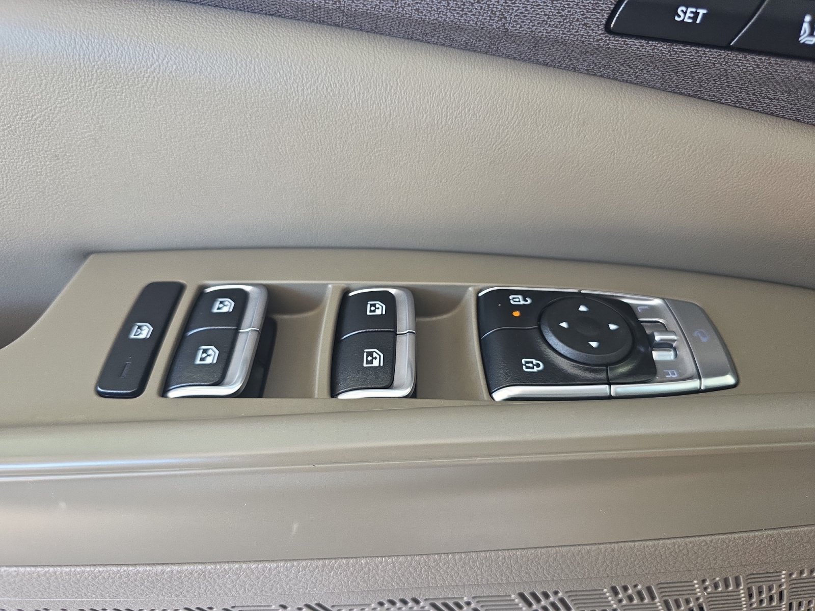 Certified 2026 Kia Carnival EX FWD image 27