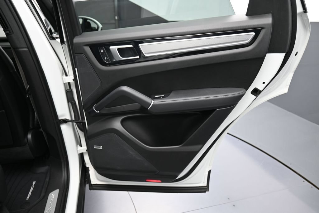 Certified 2022 Porsche Cayenne Platinum Edition AWD/4WD image 26