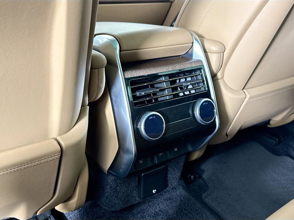 Used 2023 Land Rover Range Rover SE image 16