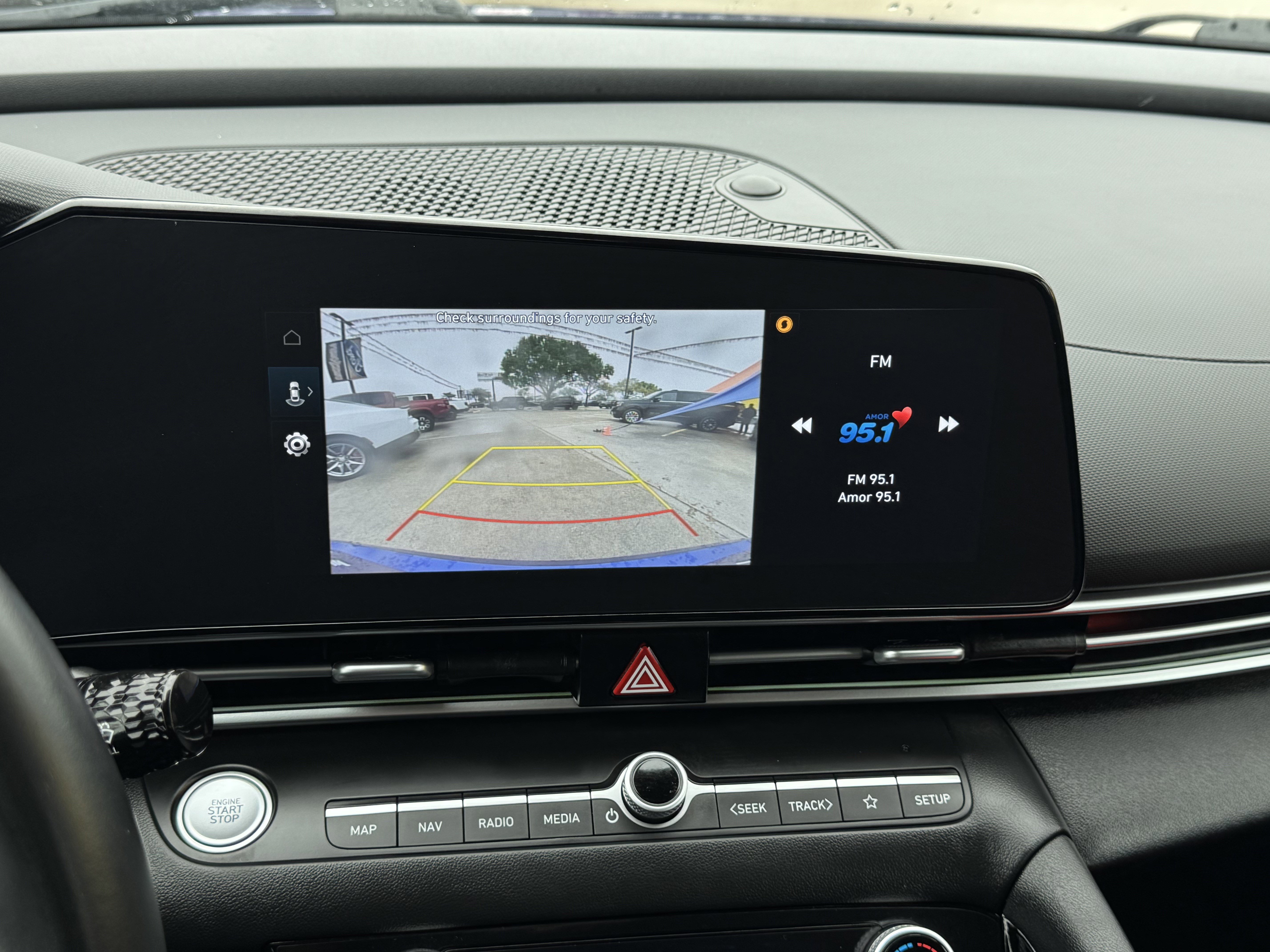 Used 2025 Hyundai Elantra Limited image 23