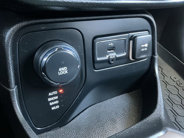 Used 2016 Jeep Renegade Limited AWD/4WD image 25