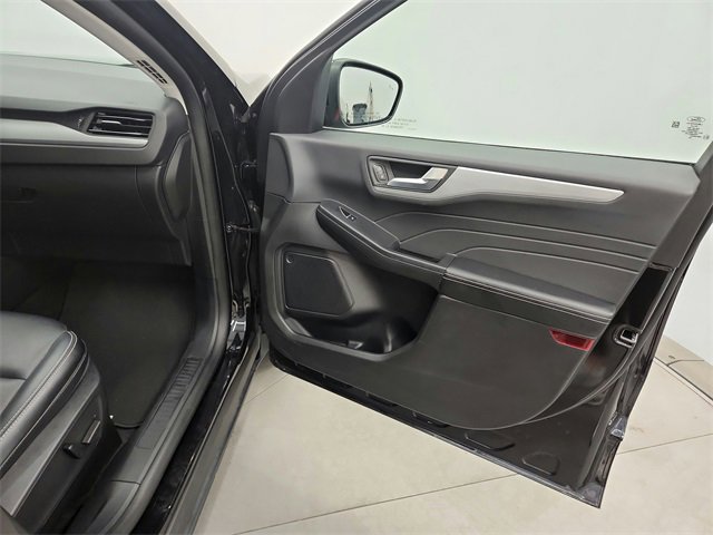 Used 2025 Ford Escape Platinum image 41