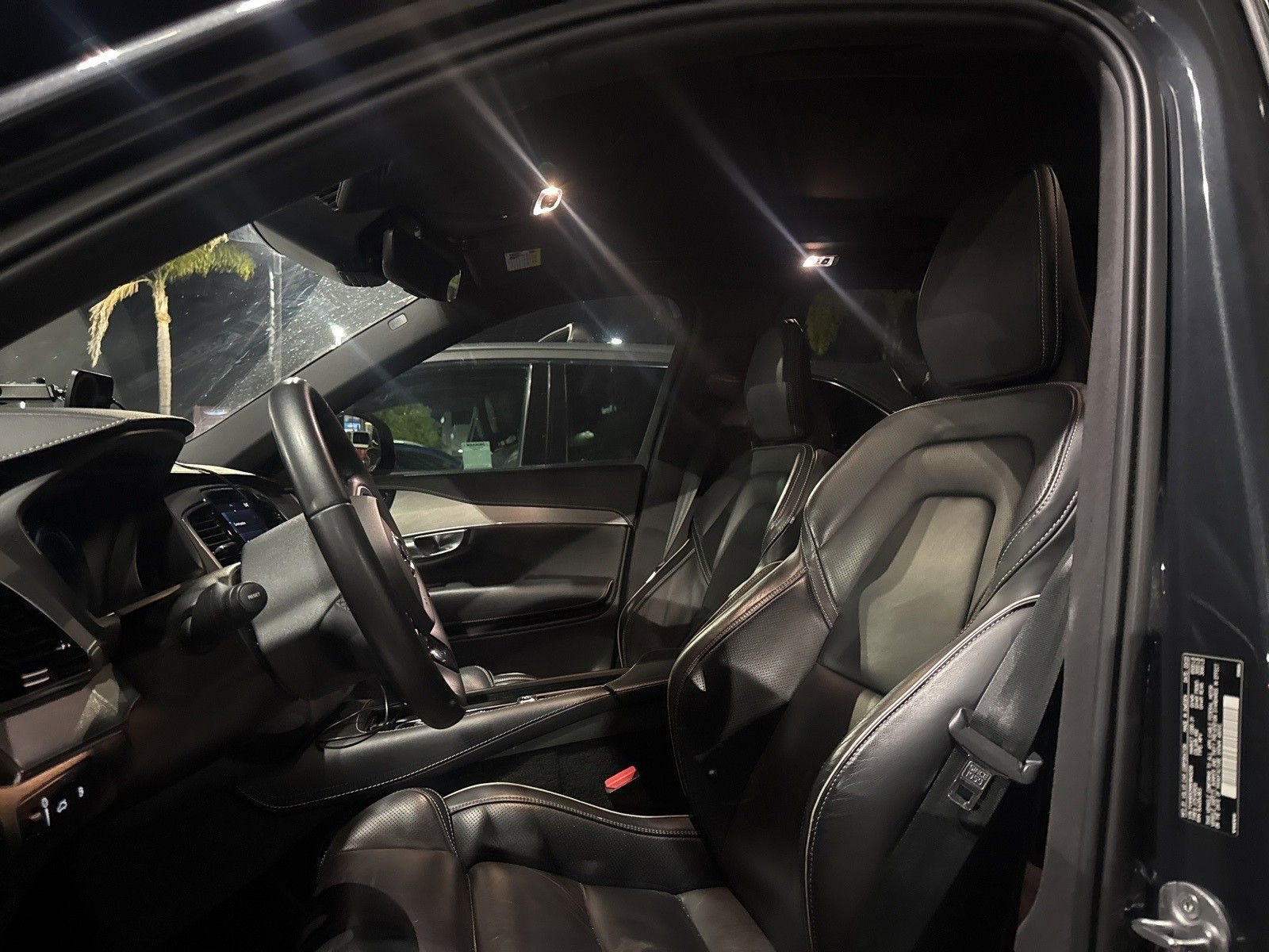 Used 2022 Volvo XC90 T8 R-Design w/ Advanced Package image 10