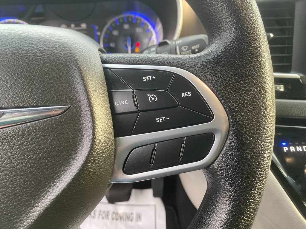 Used 2021 Chrysler Voyager LX image 17