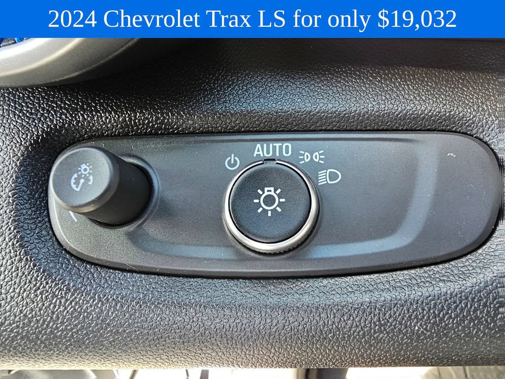 Used 2024 Chevrolet Trax LS FWD image 23