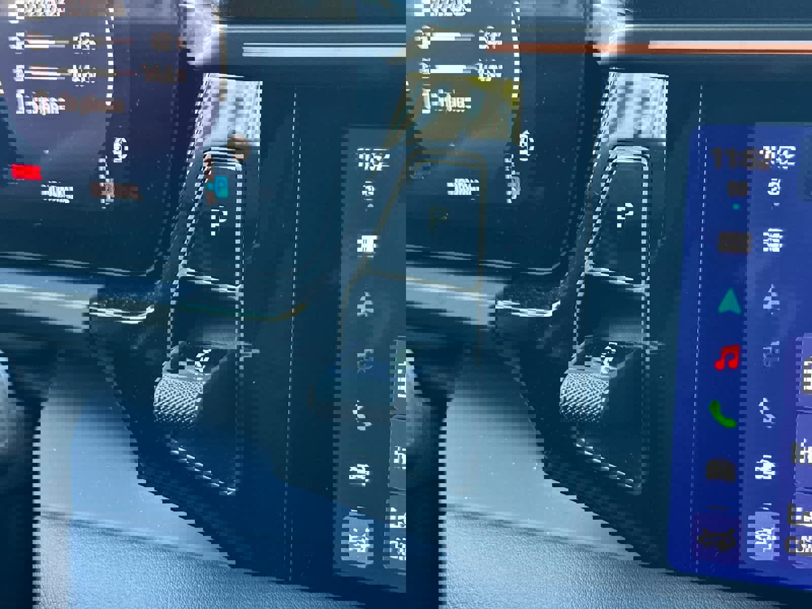 New 2025 Porsche Macan 4 Electric image 25