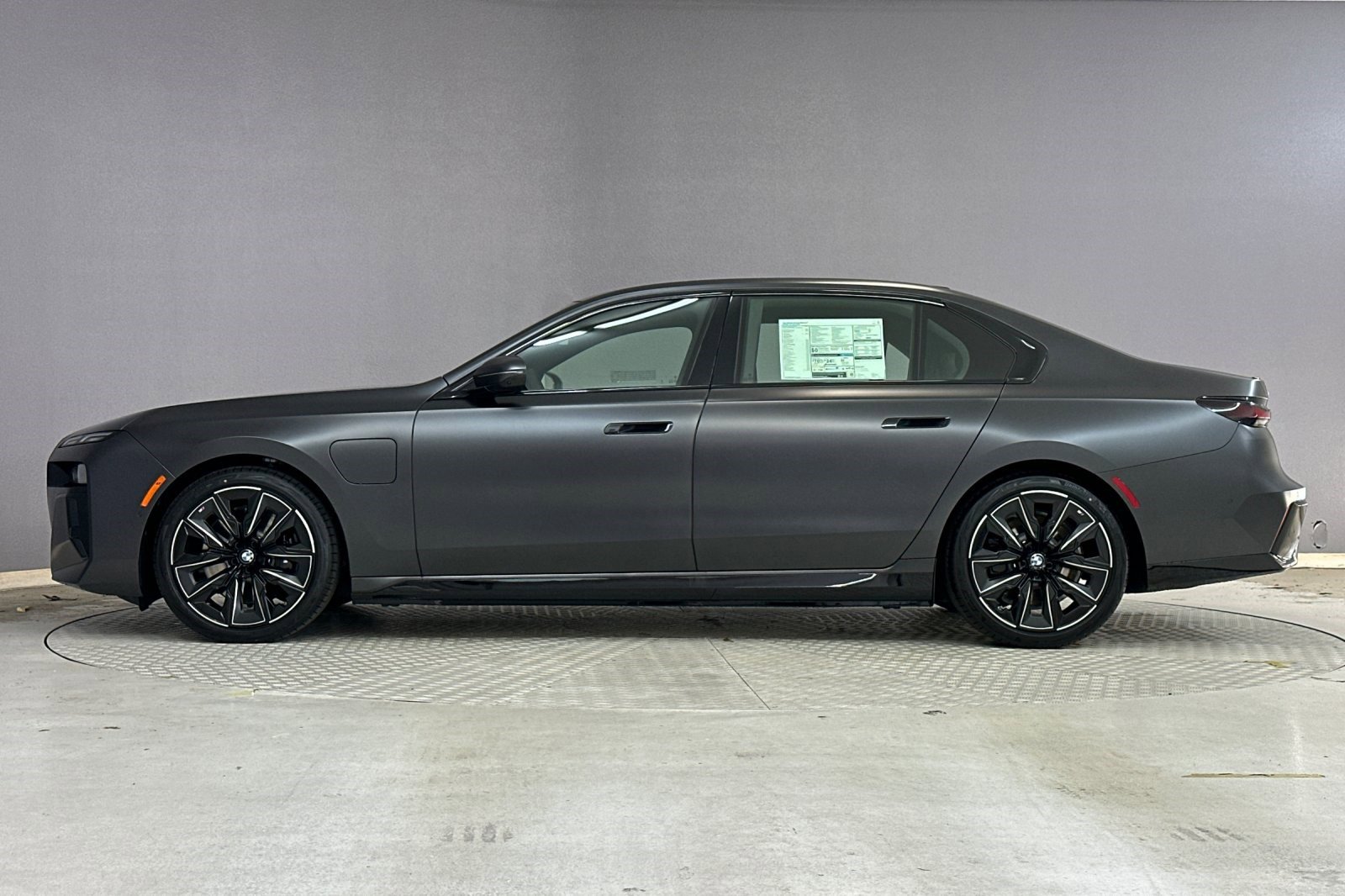 New 2026 BMW 750e xDrive AWD/4WD image 2