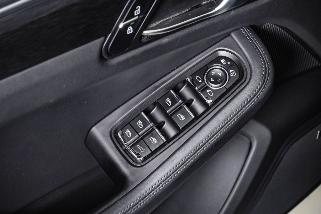 Certified 2020 Porsche Macan GTS AWD/4WD image 26