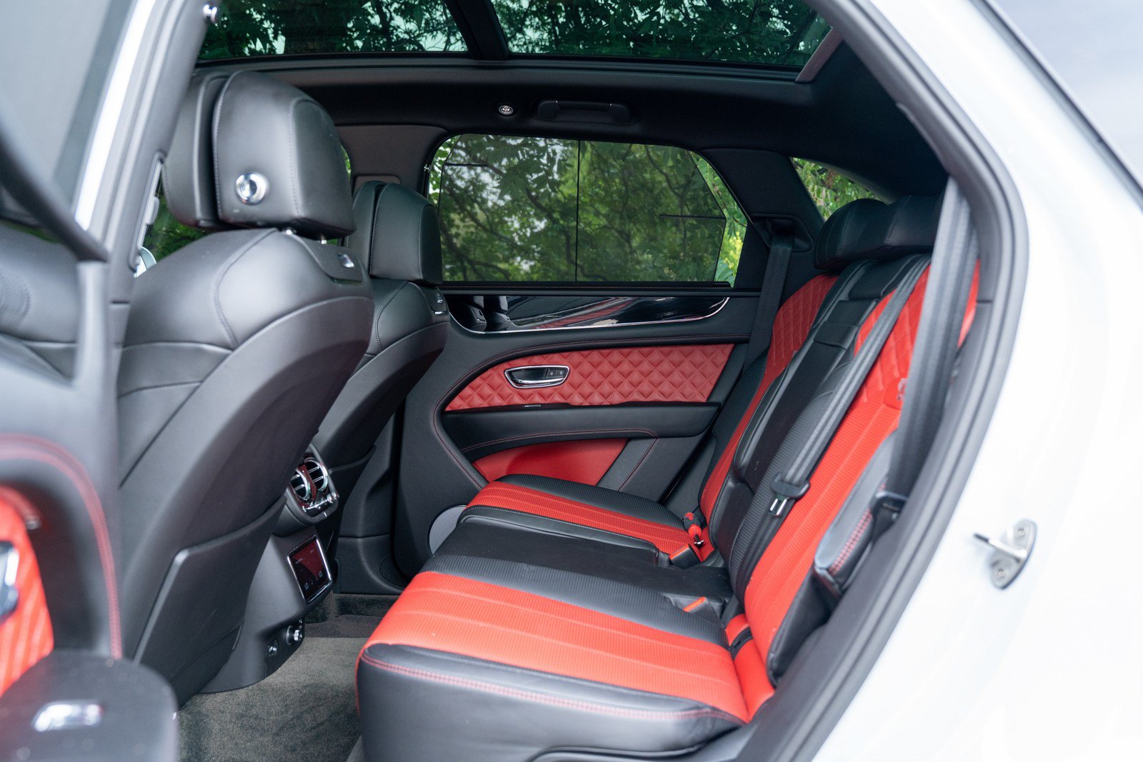 Used 2022 Bentley Bentayga AWD/4WD image 26