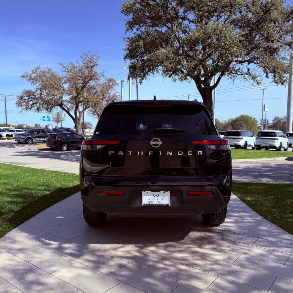 Used 2025 Nissan Pathfinder SV image 7