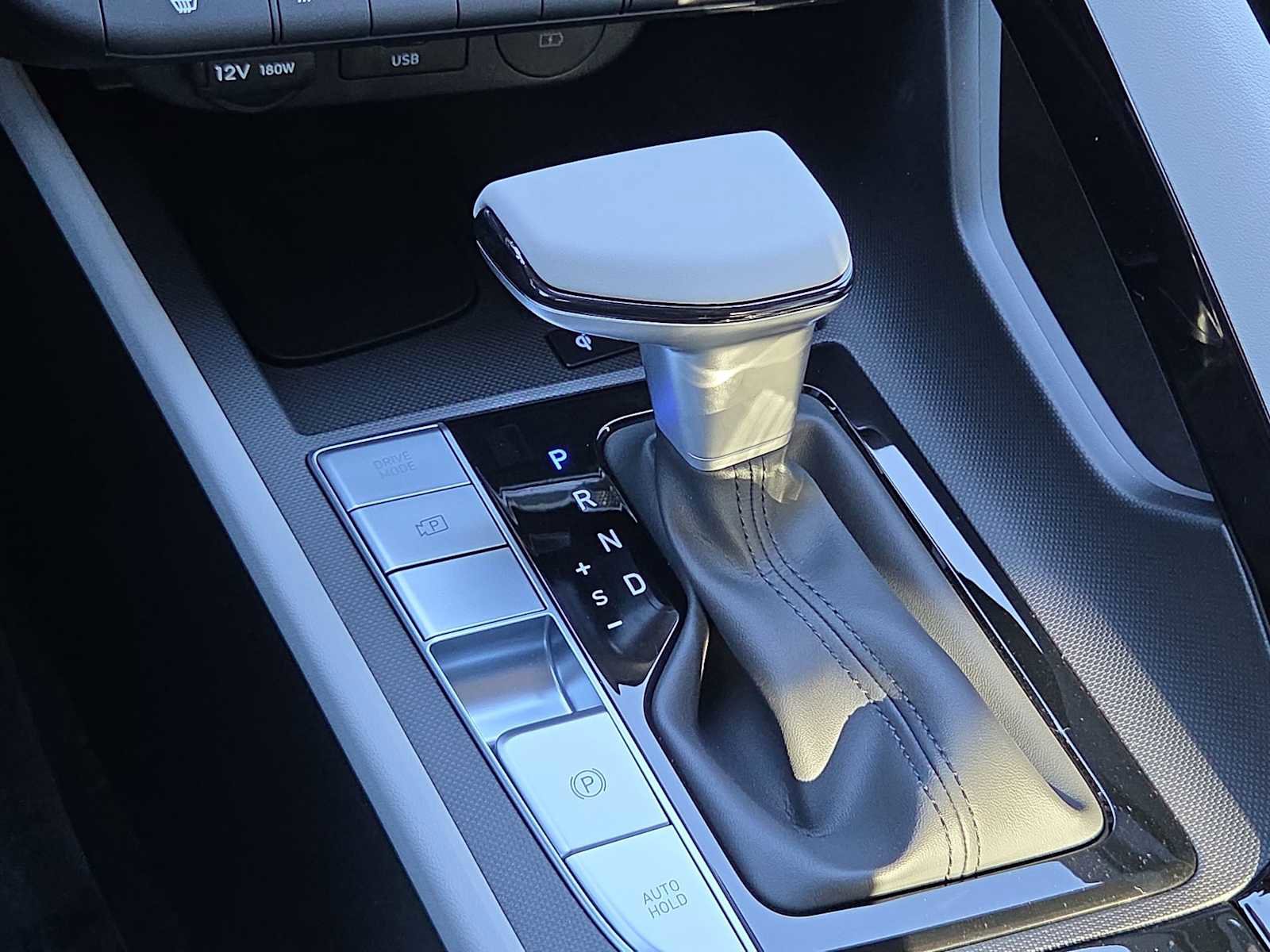 New 2026 Hyundai Elantra Limited image 33