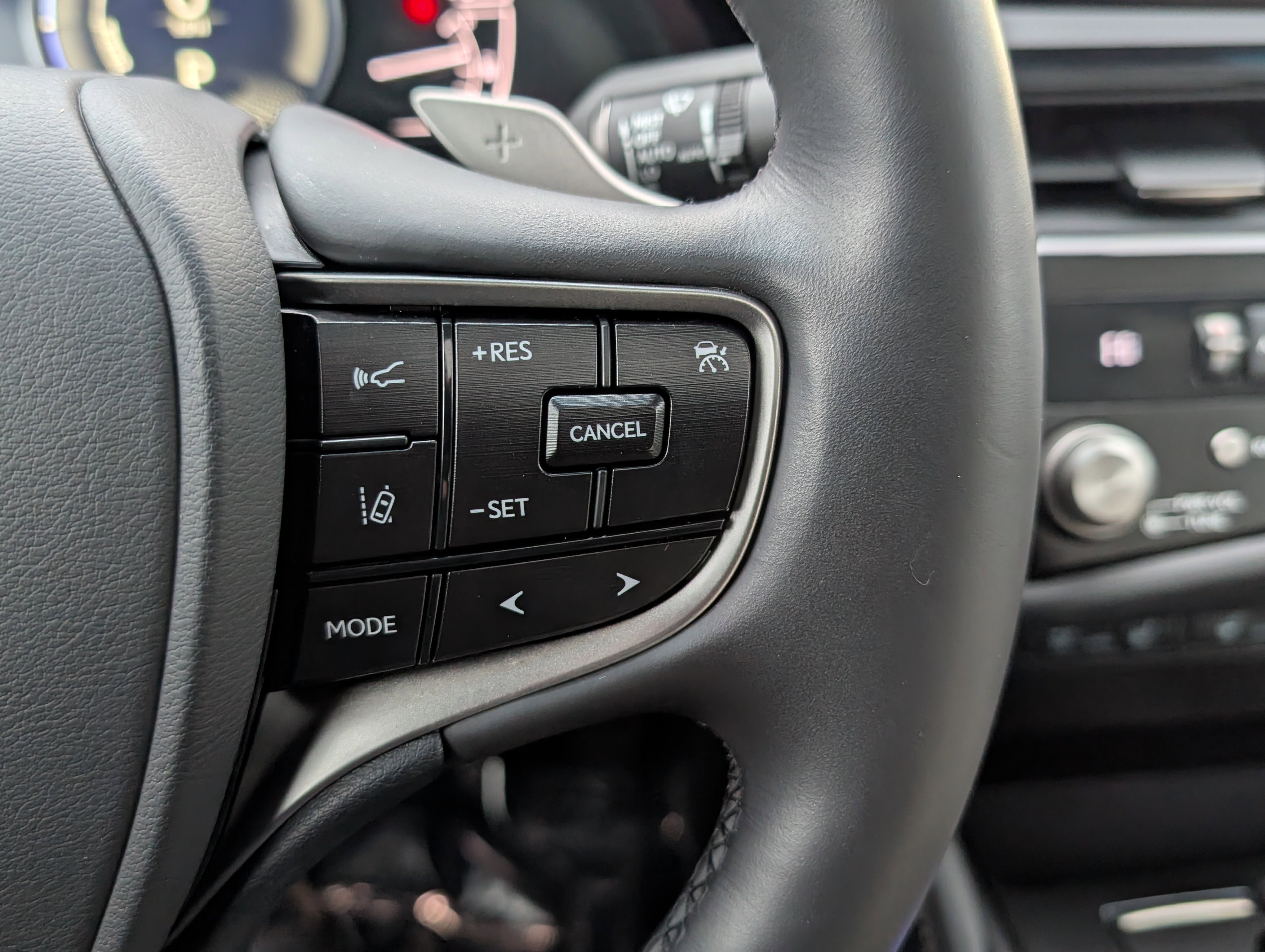 Certified 2025 Lexus ES 300h w/ Premium Package image 23