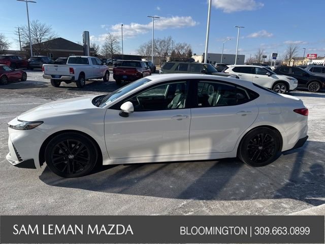 Used 2025 Toyota Camry SE image 8