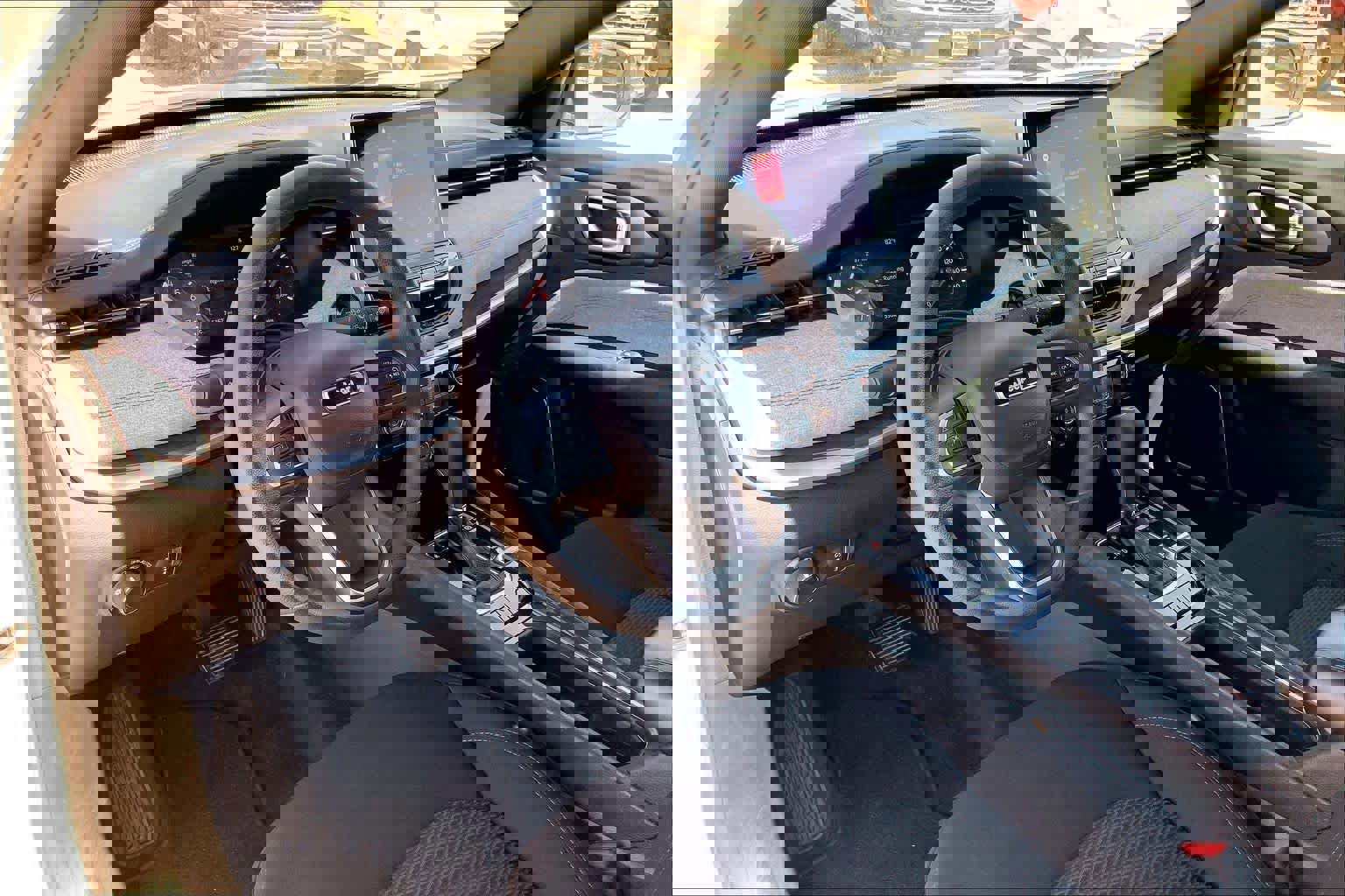 Used 2023 Jeep Compass Sport image 18