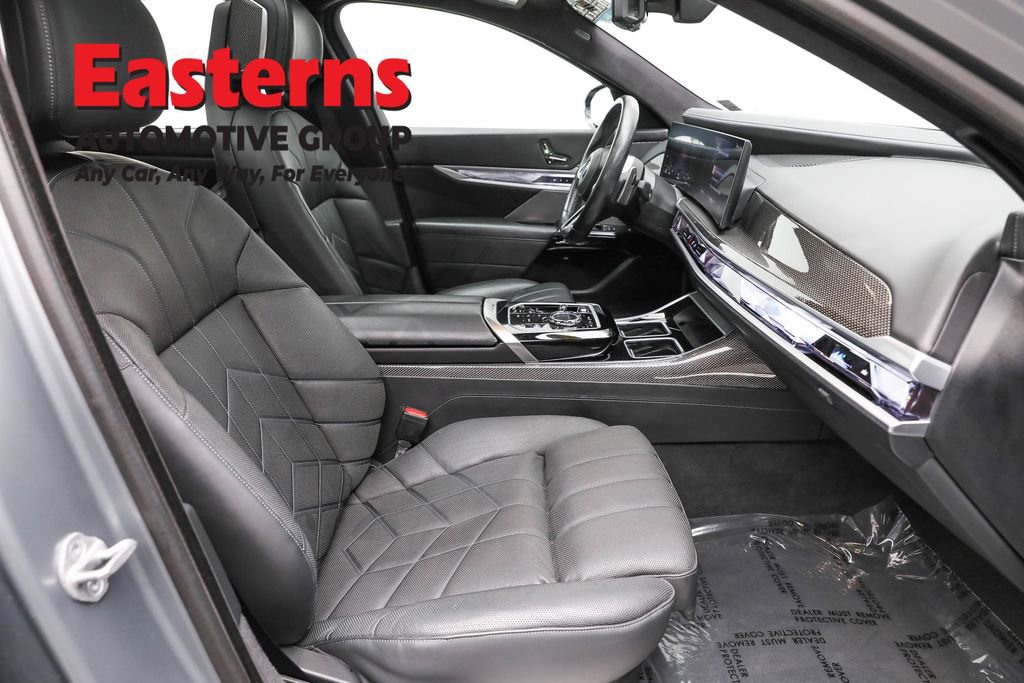Used 2023 BMW 740i w/ Executive Package image 29