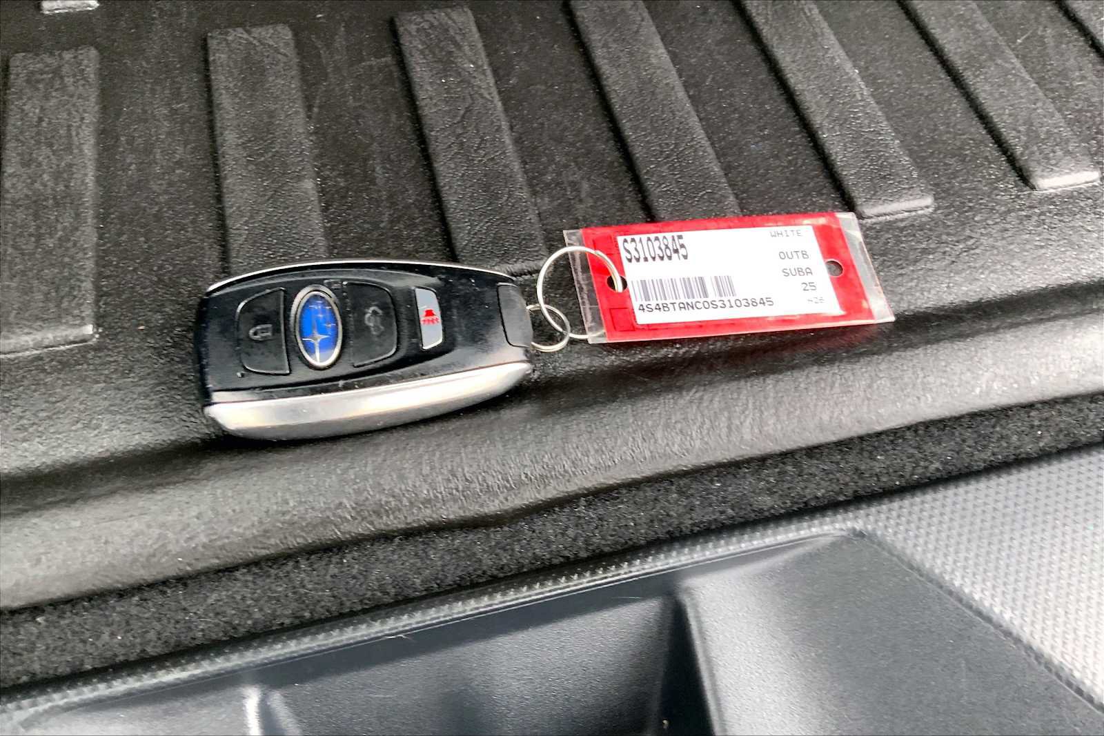 Used 2025 Subaru Outback Limited AWD/4WD image 14