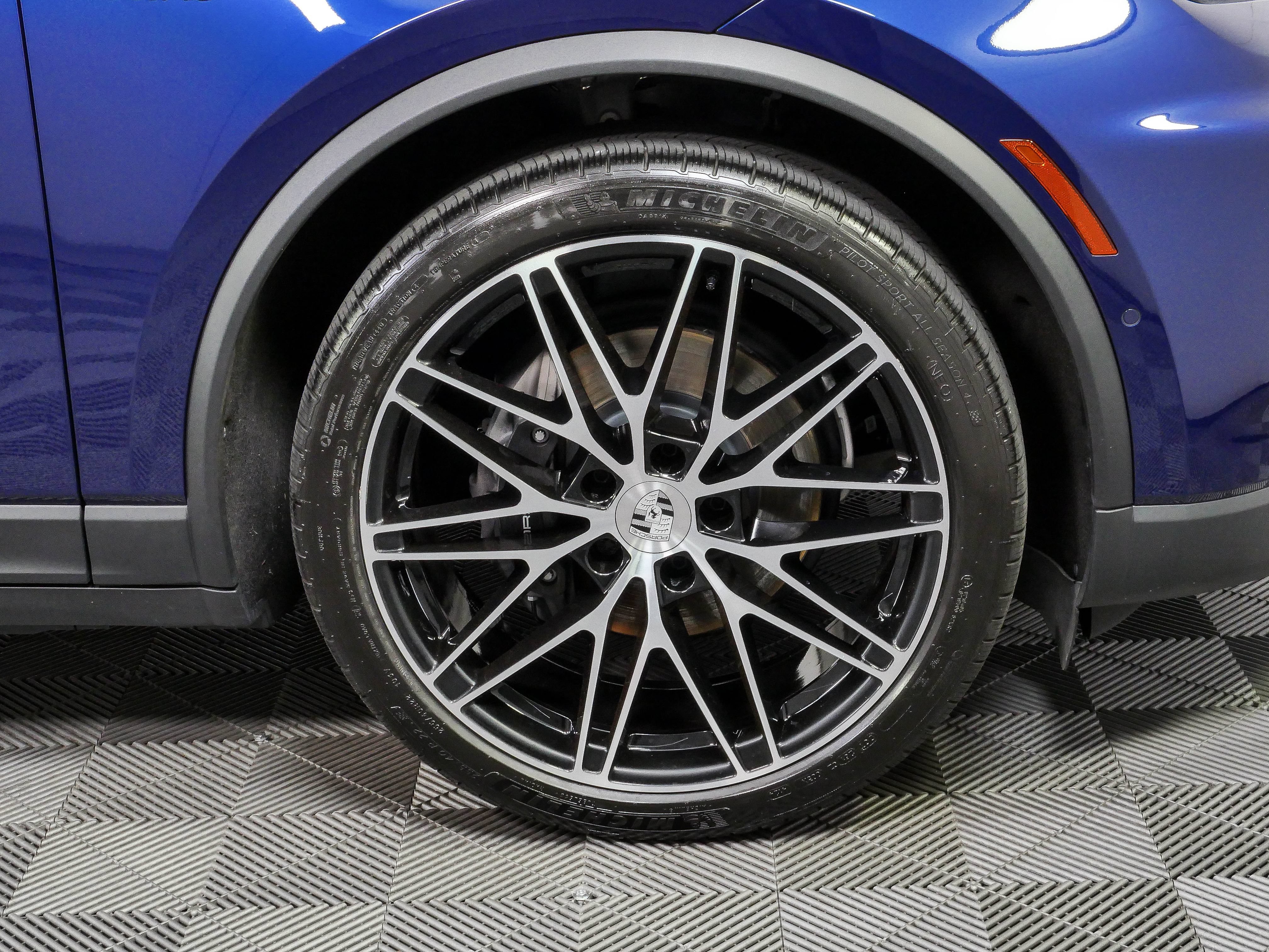 Certified 2025 Porsche Macan Electric RWD image 40
