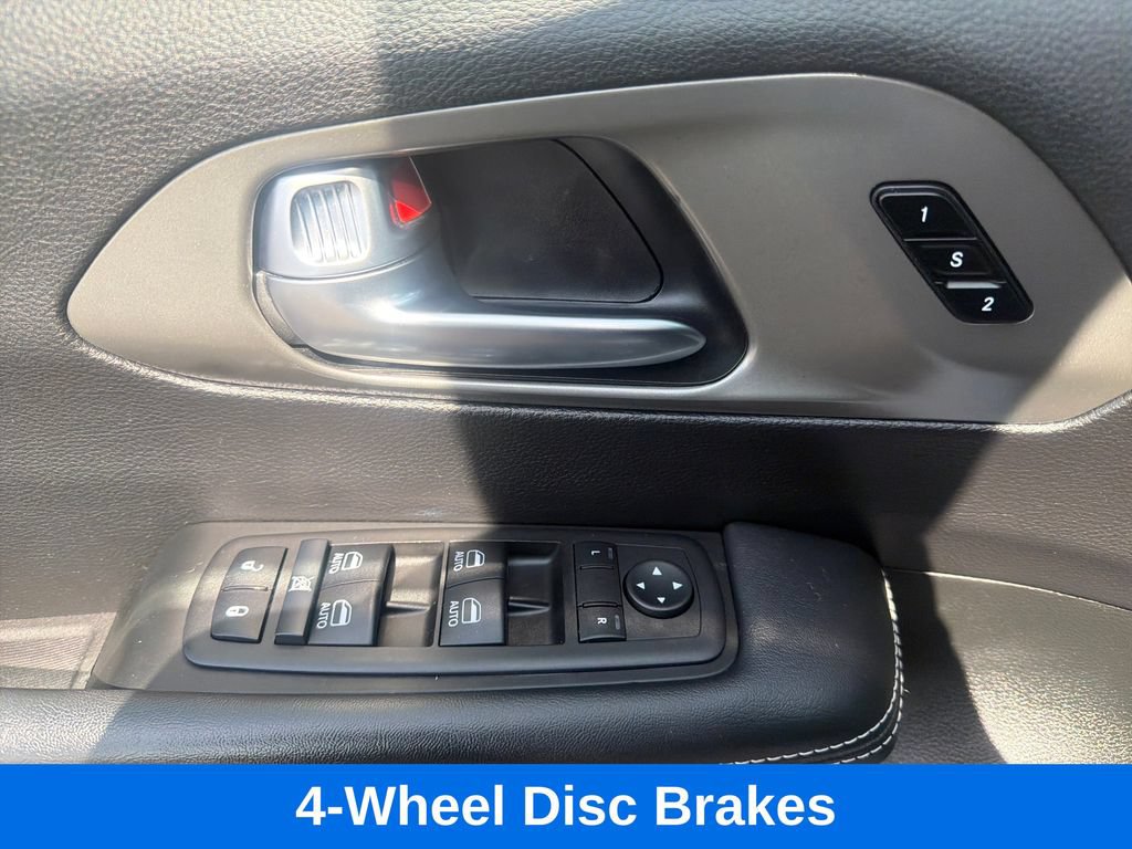 Used 2025 Chrysler Pacifica Select FWD image 11