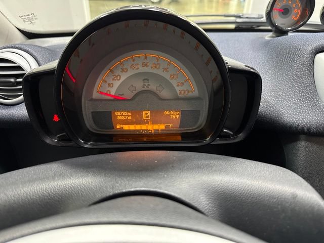 Used 2015 smart fortwo passion w/ Comfort Package RWD image 13