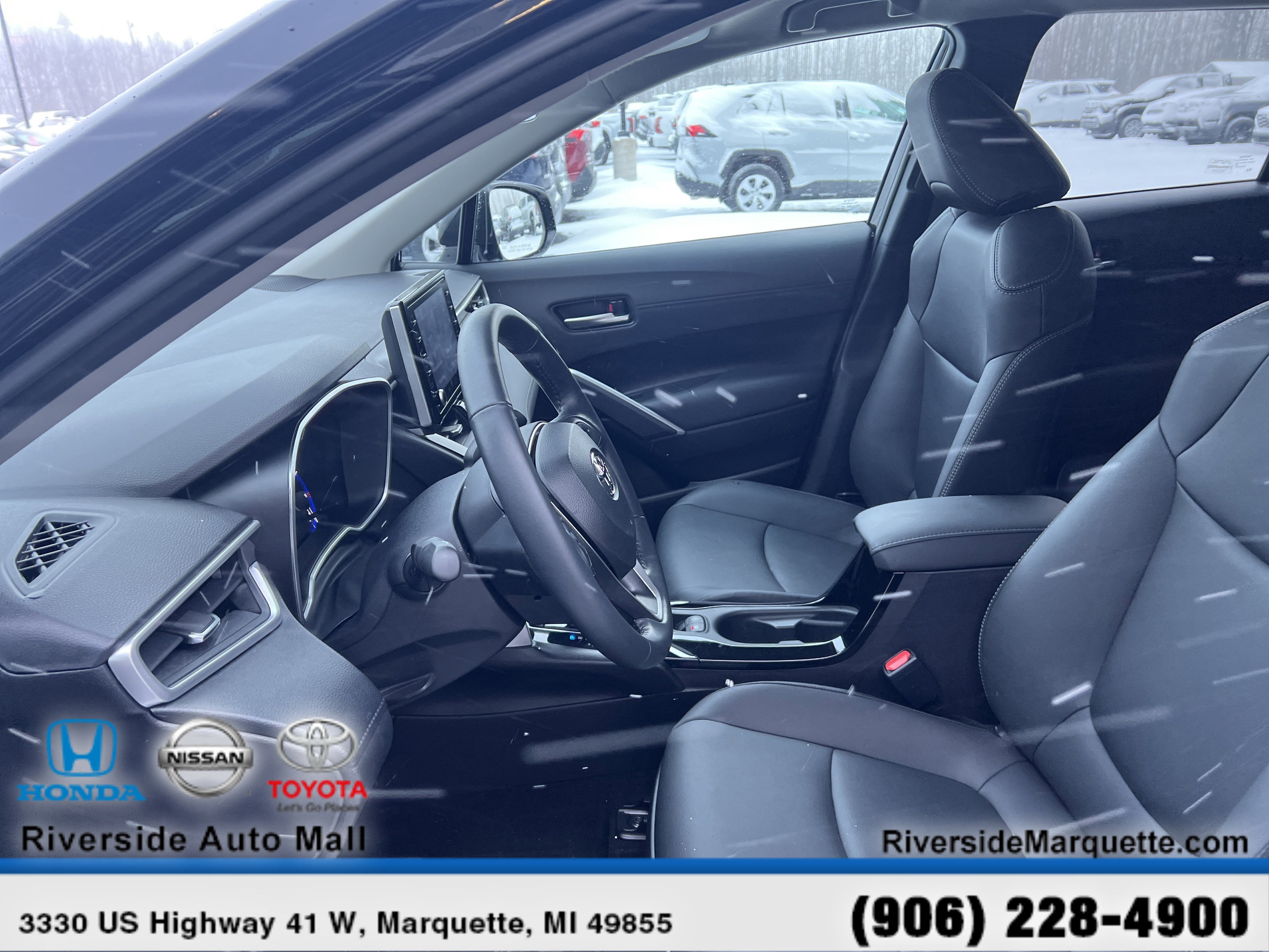 Used 2022 Toyota Corolla Cross XLE image 15