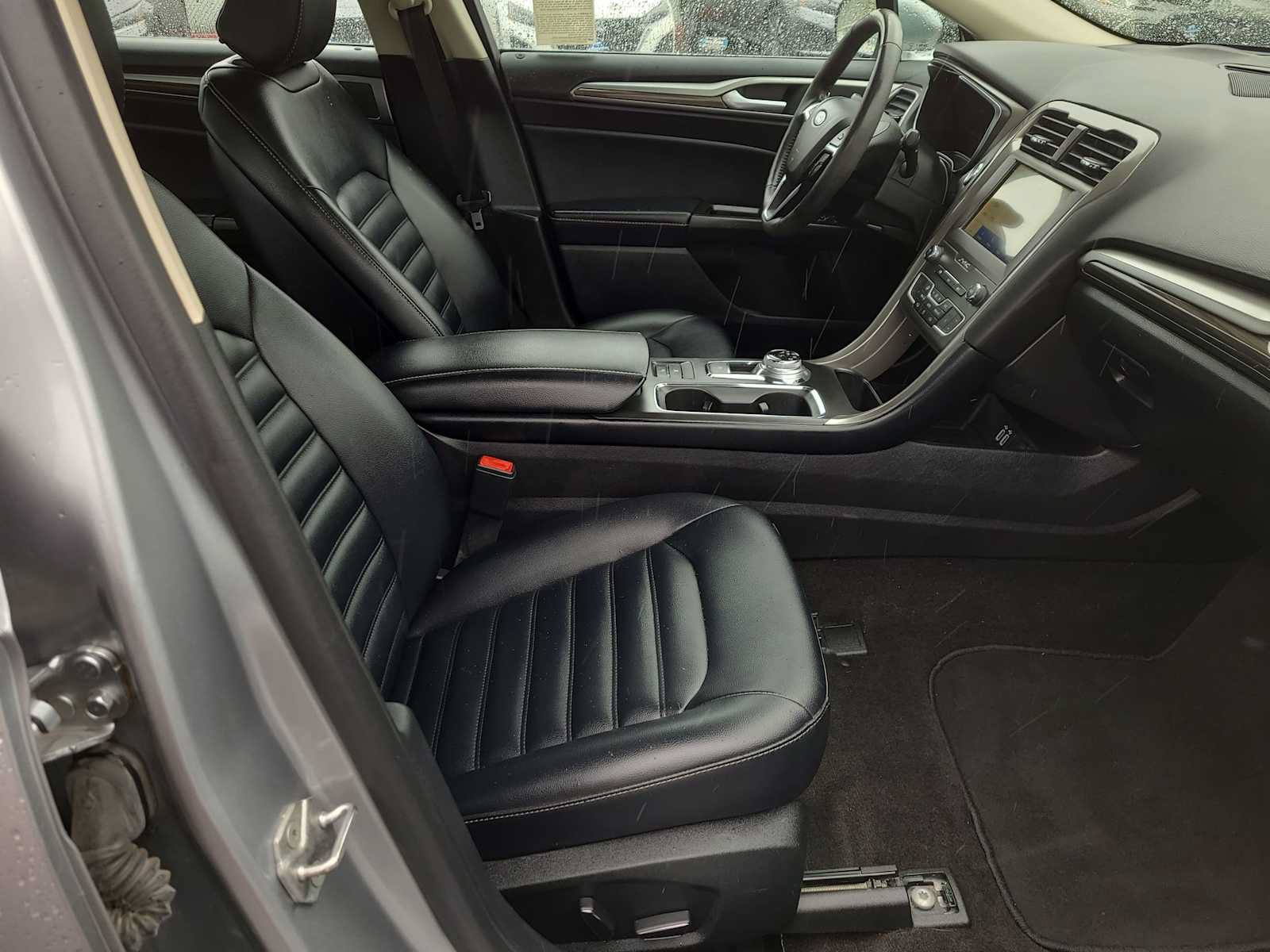 Used 2020 Ford Fusion SEL FWD image 22