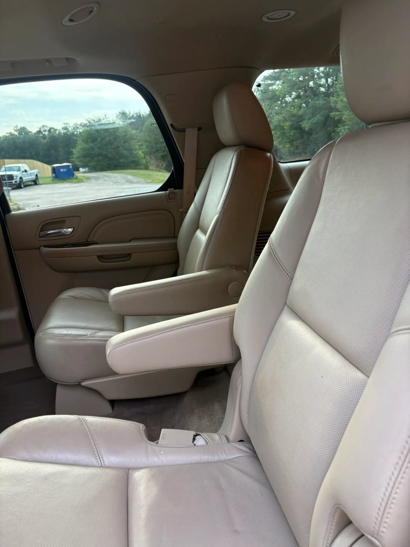 Used 2011 Cadillac Escalade Premium AWD/4WD image 44