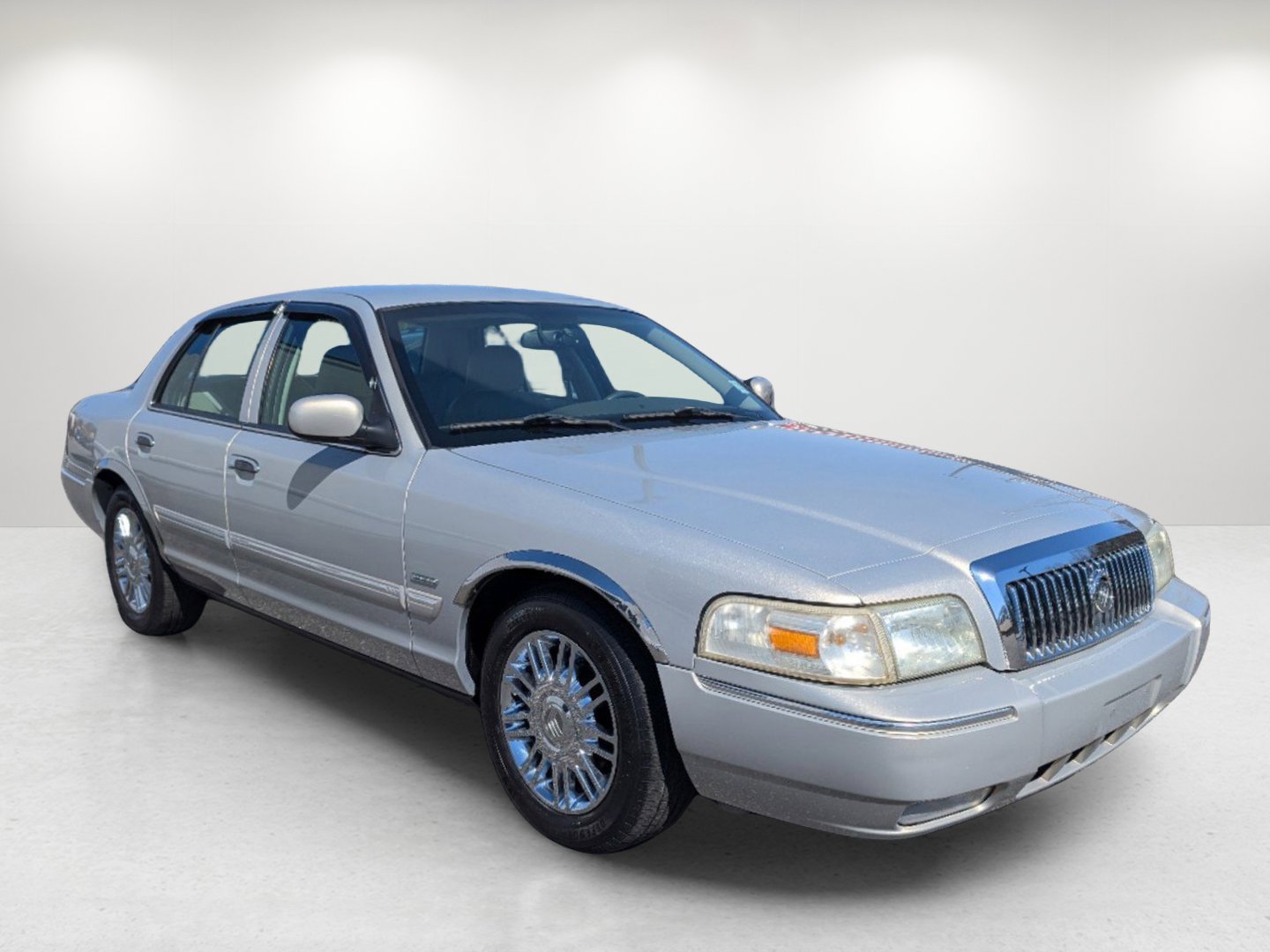 Used 2010 Mercury Grand Marquis LS image 3